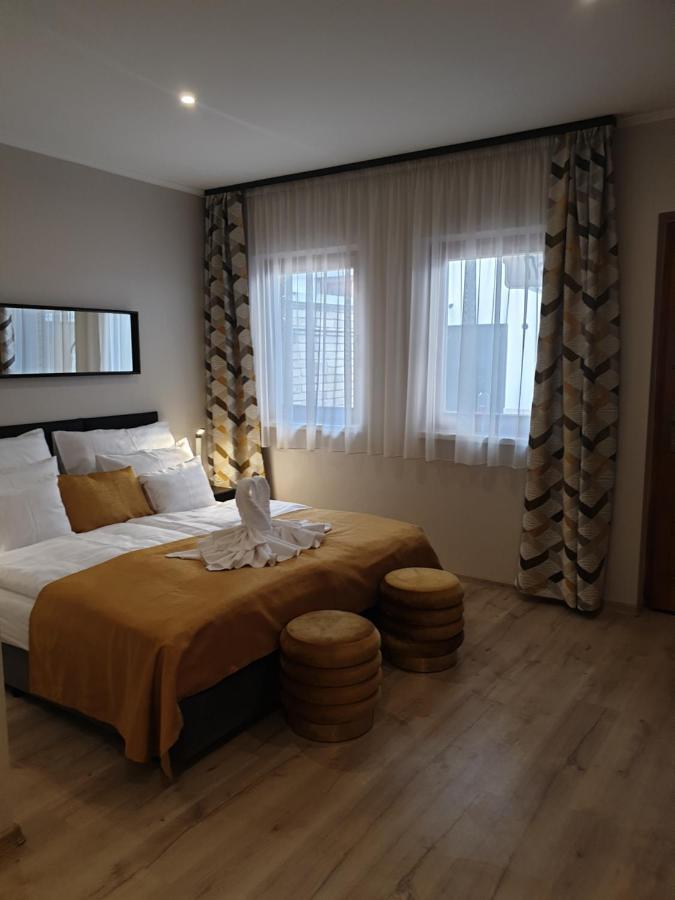 Indium City Panzio Eger Extérieur photo